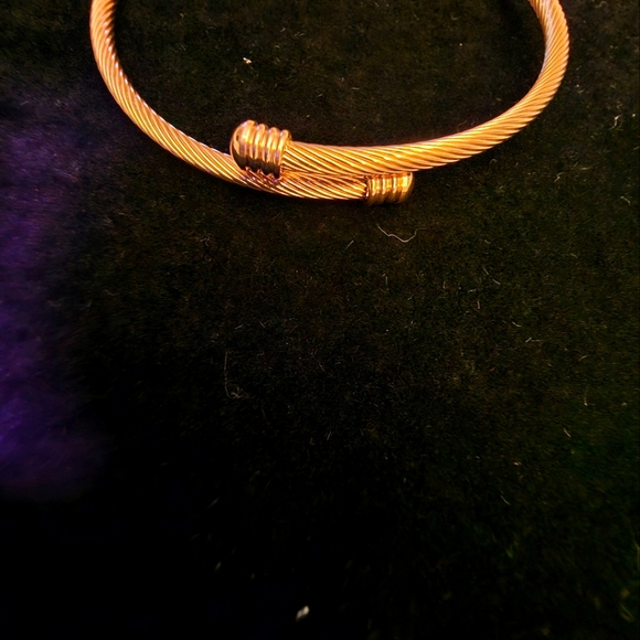 Solid Adjustable Heart filled Bracelet - Picture 3 of 4